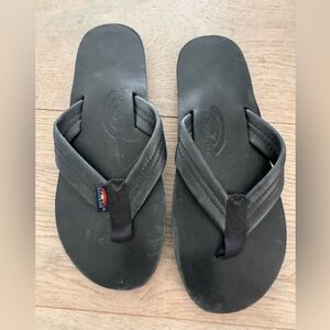 Never worn men’s Rainbow black leather sandal flip flops size small (7.5-8.5)